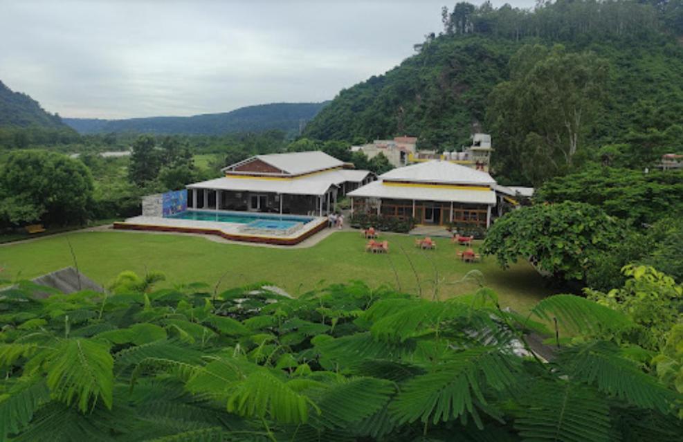 Four Banyans Spirit & Nature Resort Raipur  Экстерьер фото