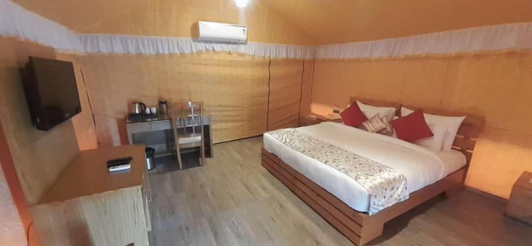 Four Banyans Spirit & Nature Resort Raipur  Экстерьер фото