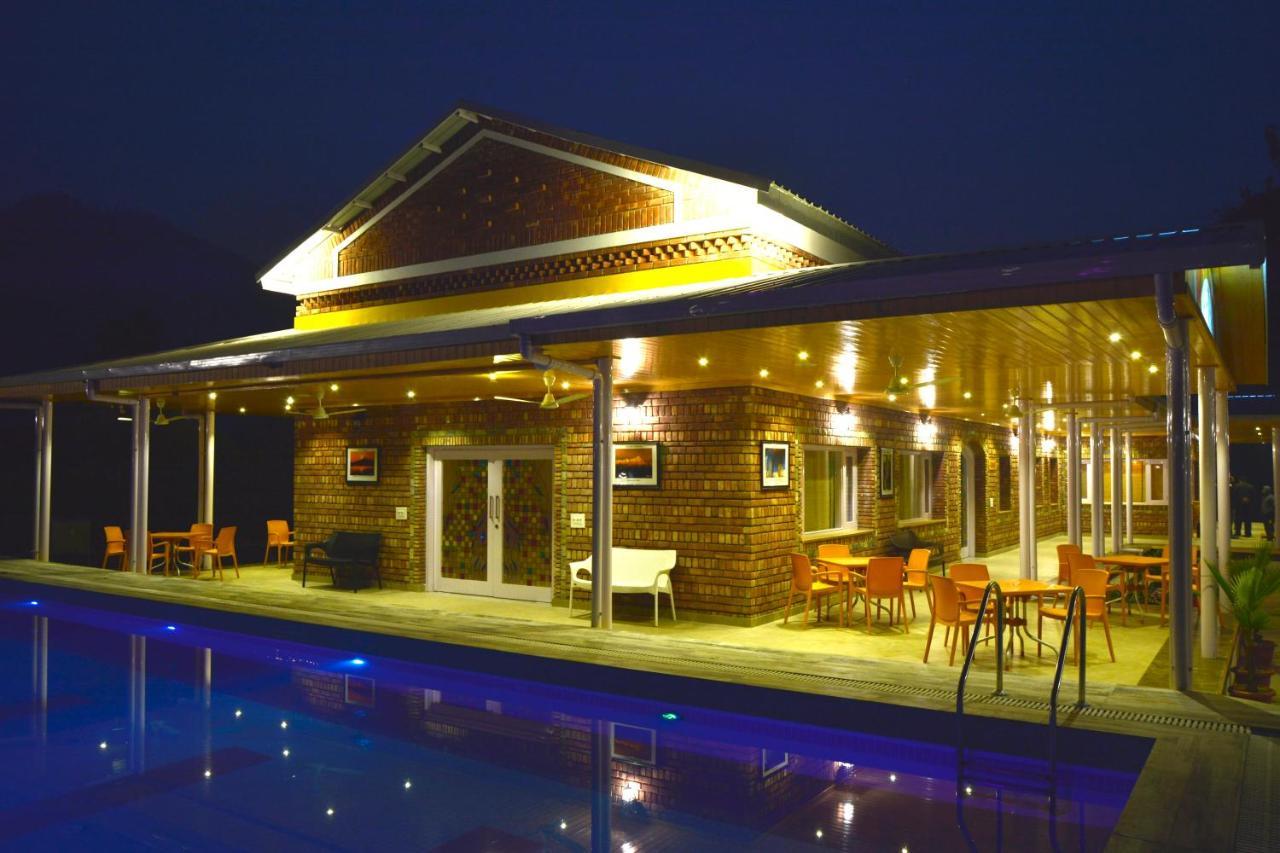 Four Banyans Spirit & Nature Resort Raipur  Экстерьер фото