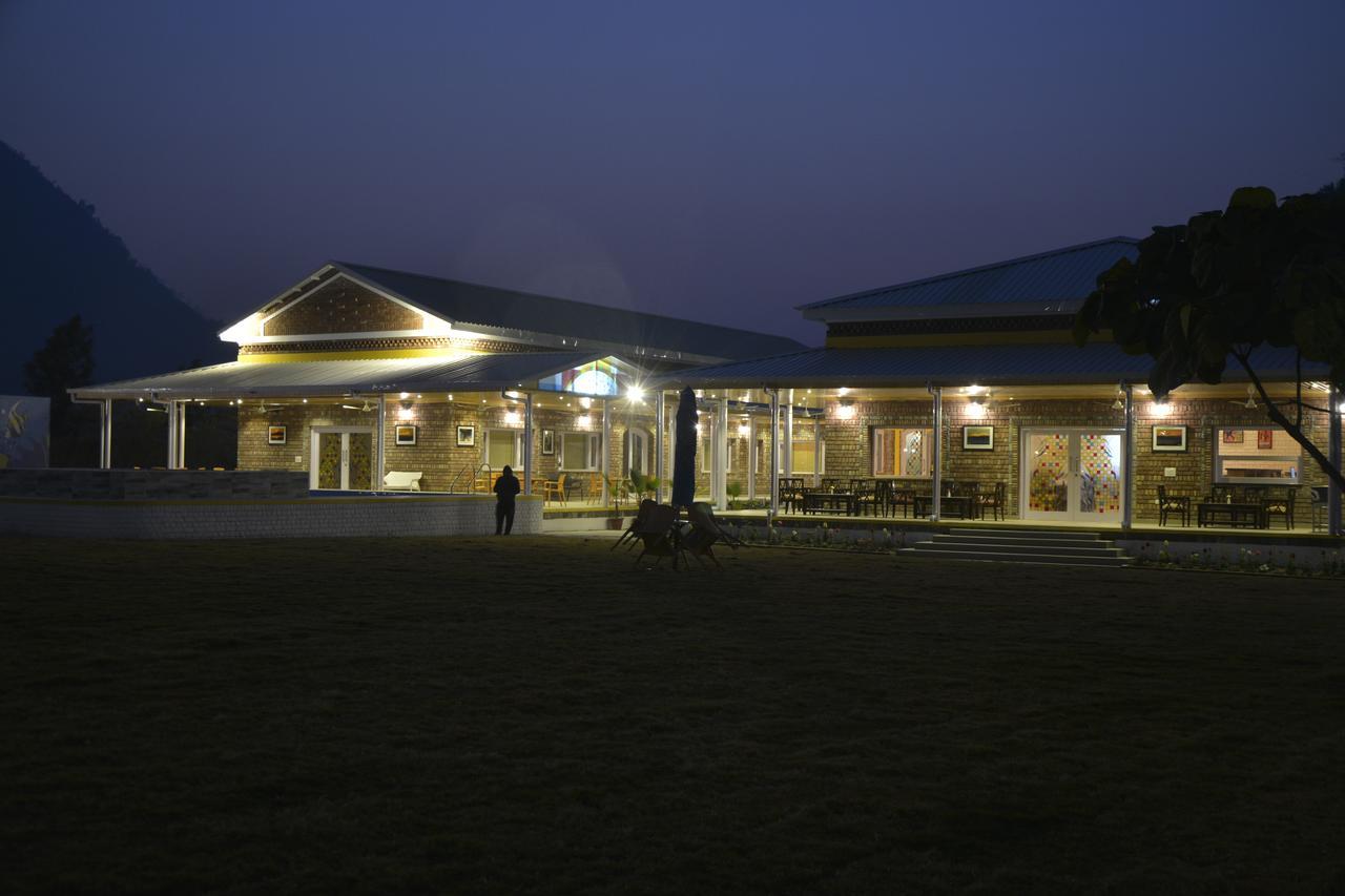 Four Banyans Spirit & Nature Resort Raipur  Экстерьер фото