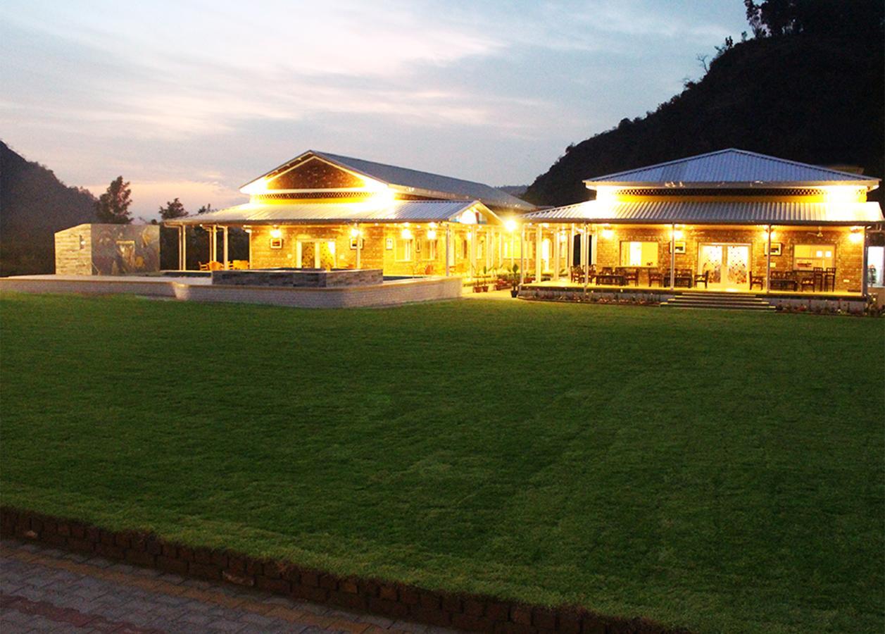 Four Banyans Spirit & Nature Resort Raipur  Экстерьер фото