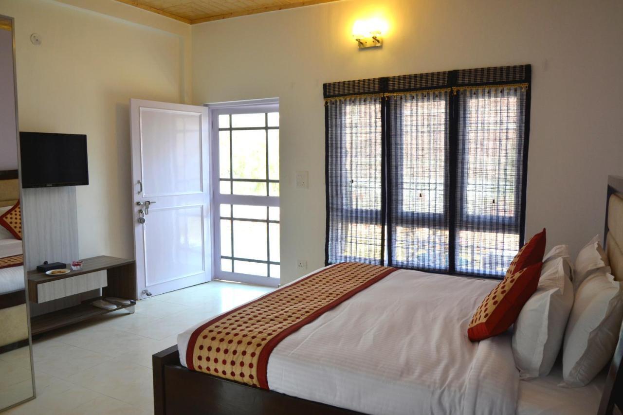 Four Banyans Spirit & Nature Resort Raipur  Экстерьер фото
